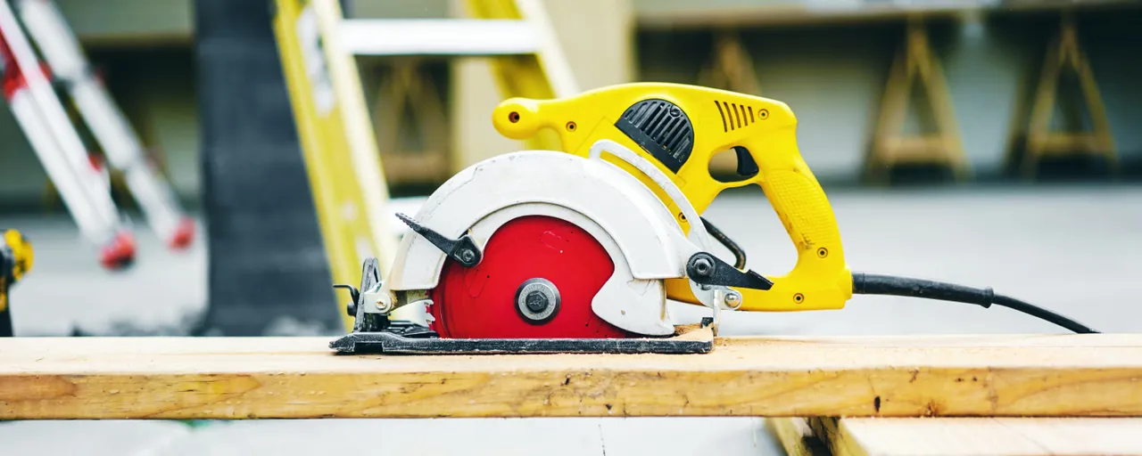 Overview of the Ryobi PBLCS300 Circular Saw